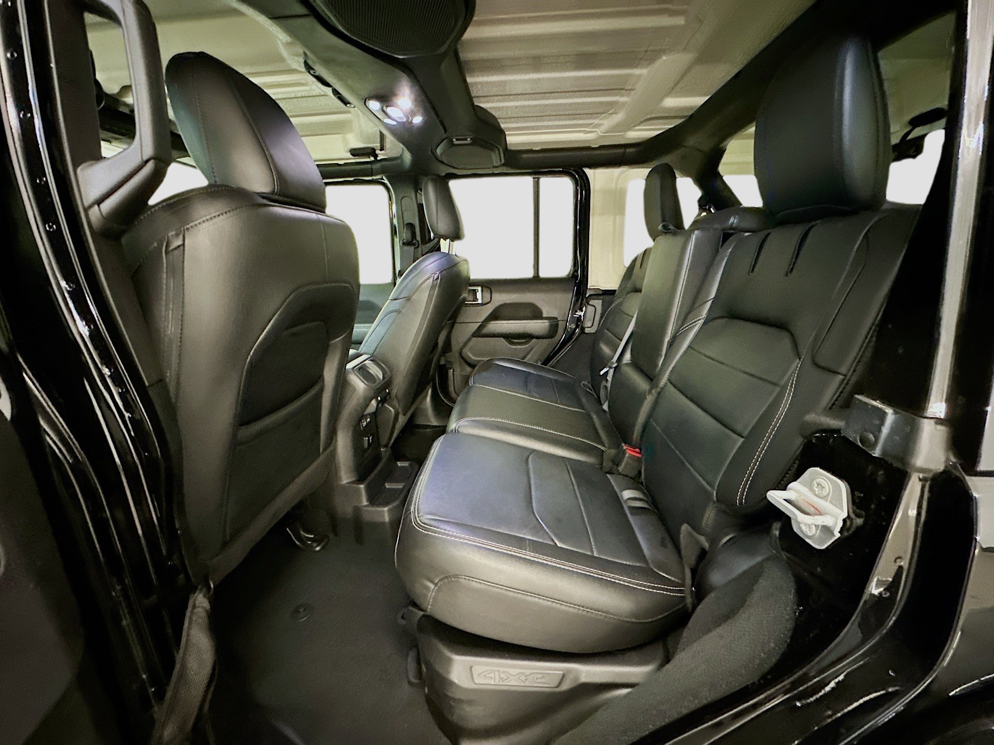 Used 2022 Jeep Wrangler Sahara w/ Cold Weather Group AWD/4WD image 30