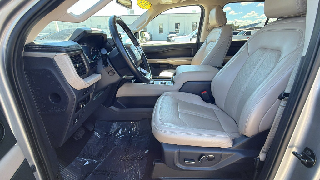 Used 2024 Ford Expedition Limited AWD/4WD image 23