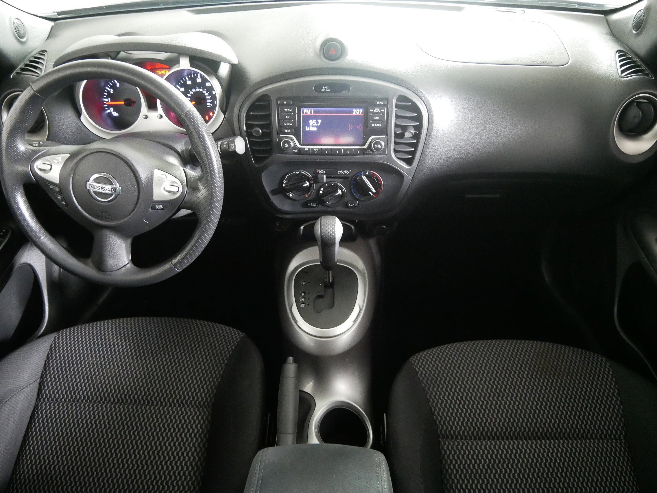 Used 2015 Nissan Juke S image 10