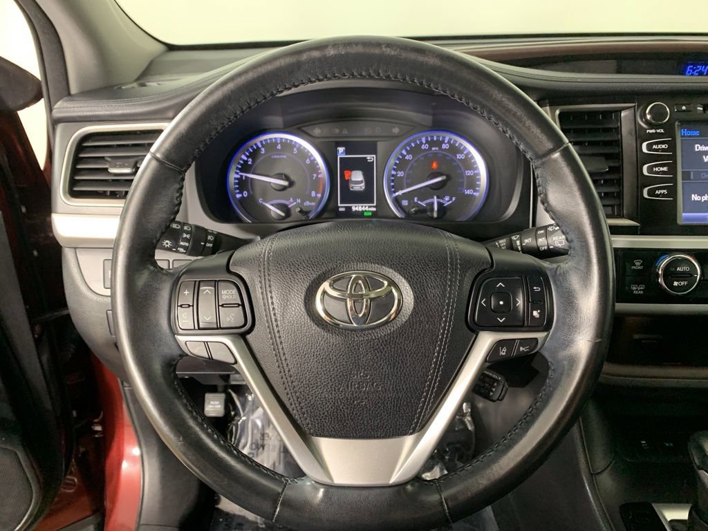 Used 2018 Toyota Highlander XLE AWD/4WD image 23