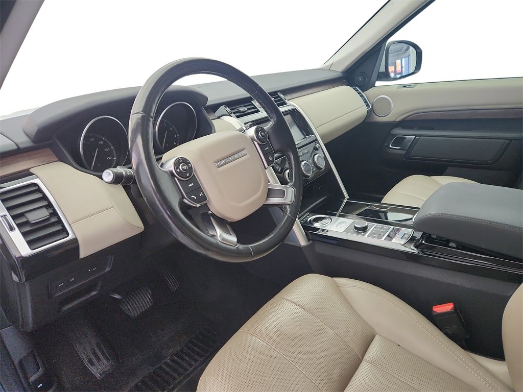 Used 2017 Land Rover Discovery HSE image 10