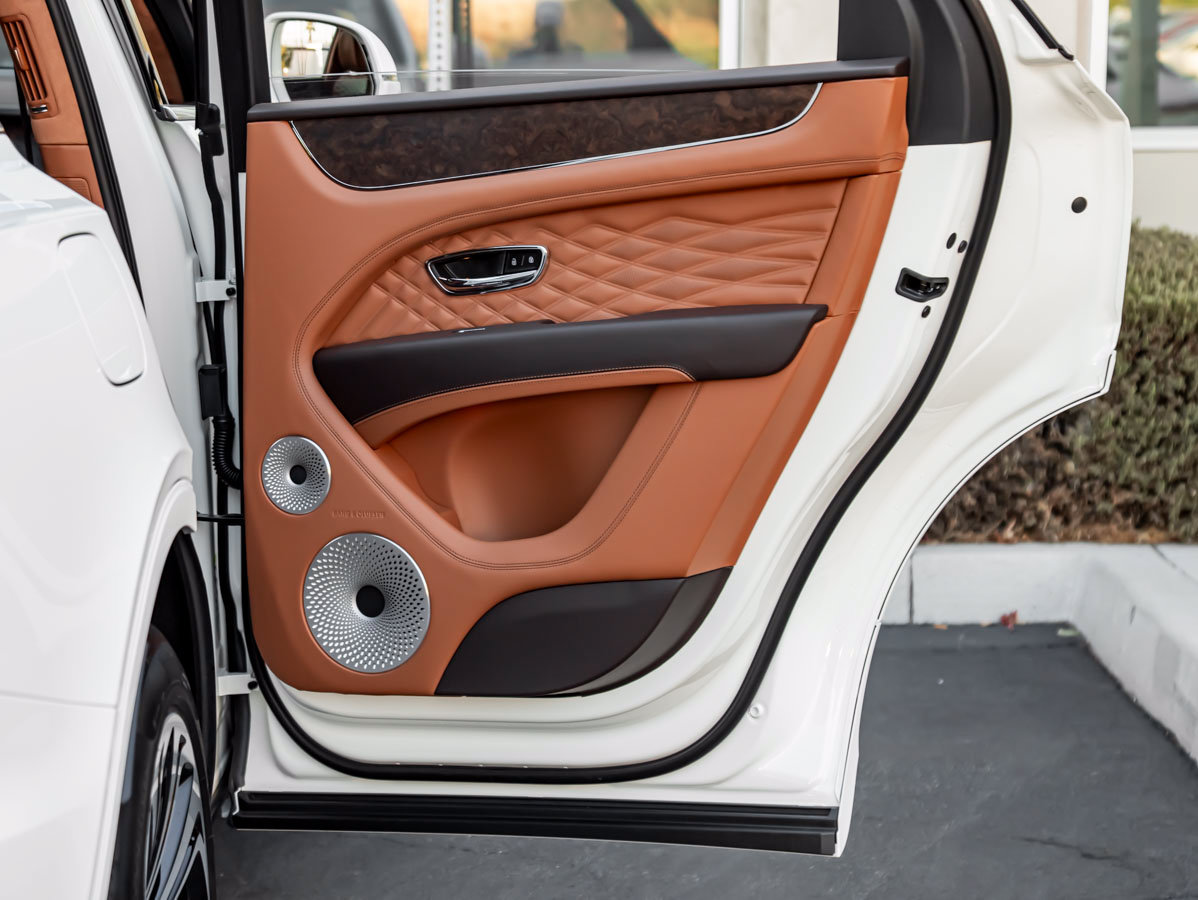 Used 2027 Bentley Bentayga AWD/4WD image 38