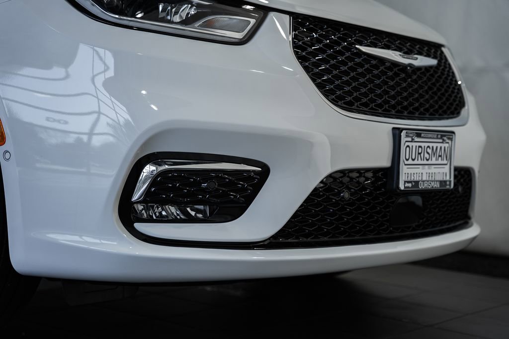 New 2026 Chrysler Pacifica Limited AWD/4WD image 14