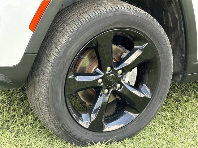 Used 2023 Jeep Grand Cherokee Altitude AWD/4WD image 15