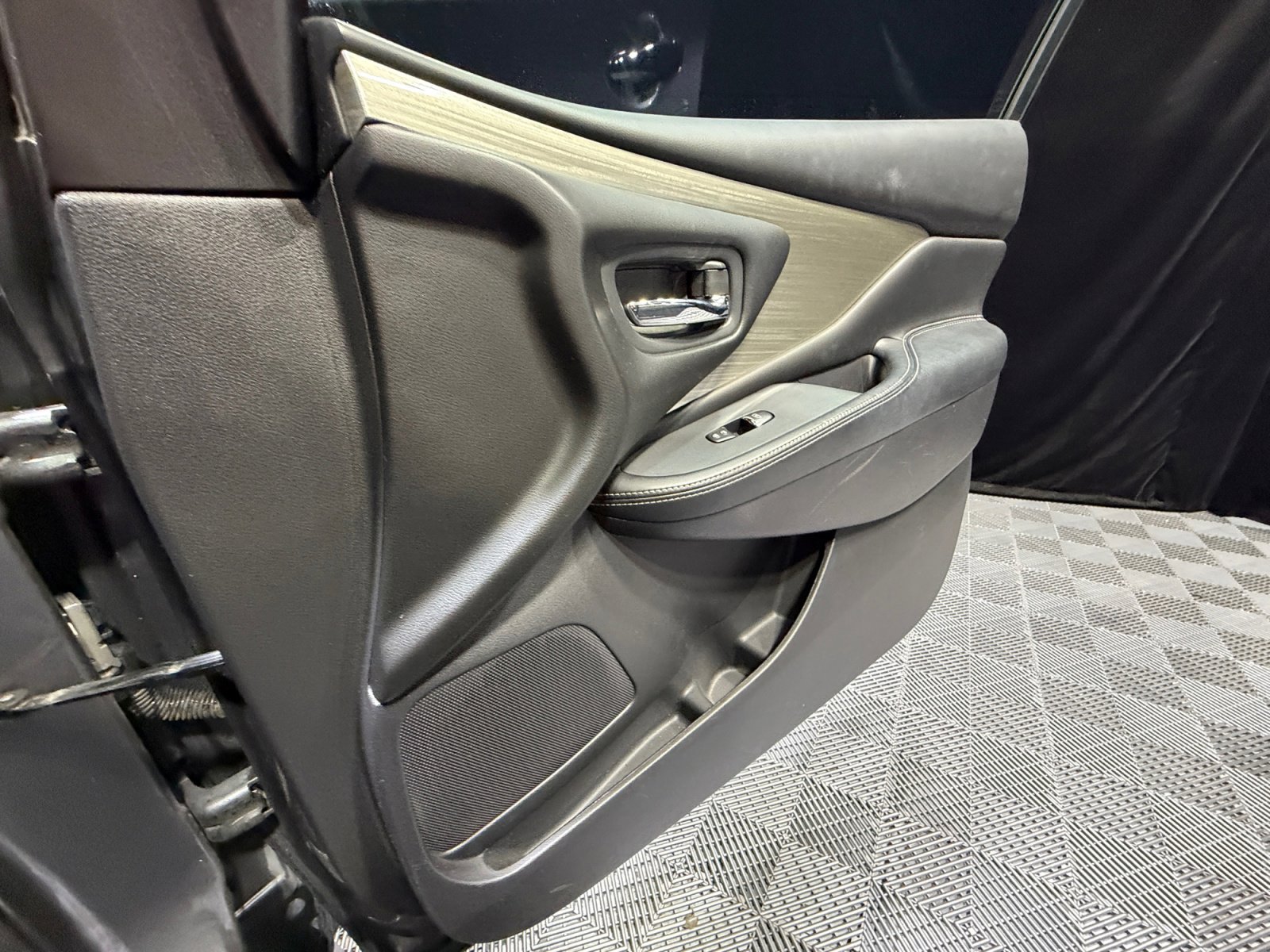 Used 2017 Nissan Murano Platinum w/ Platinum Technology Package image 16