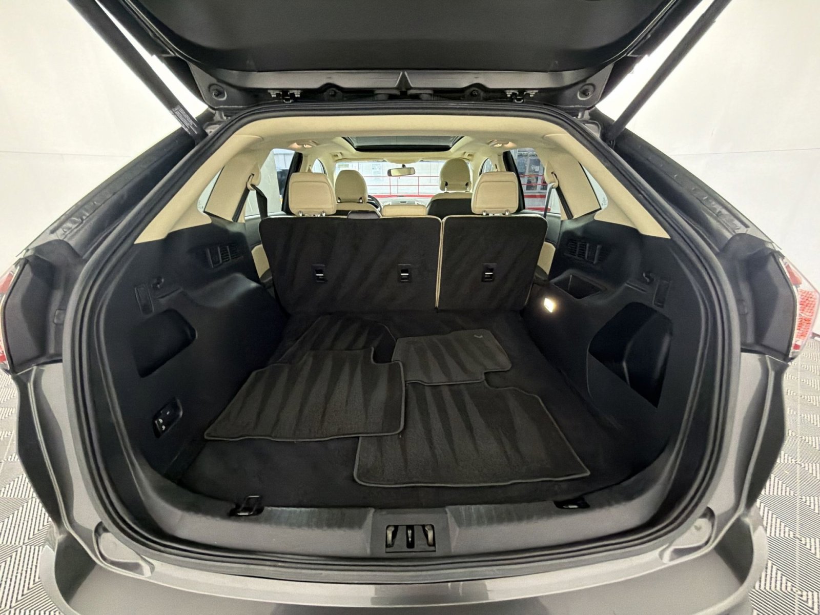 Used 2017 Ford Edge SEL w/ Equipment Group 201A image 26