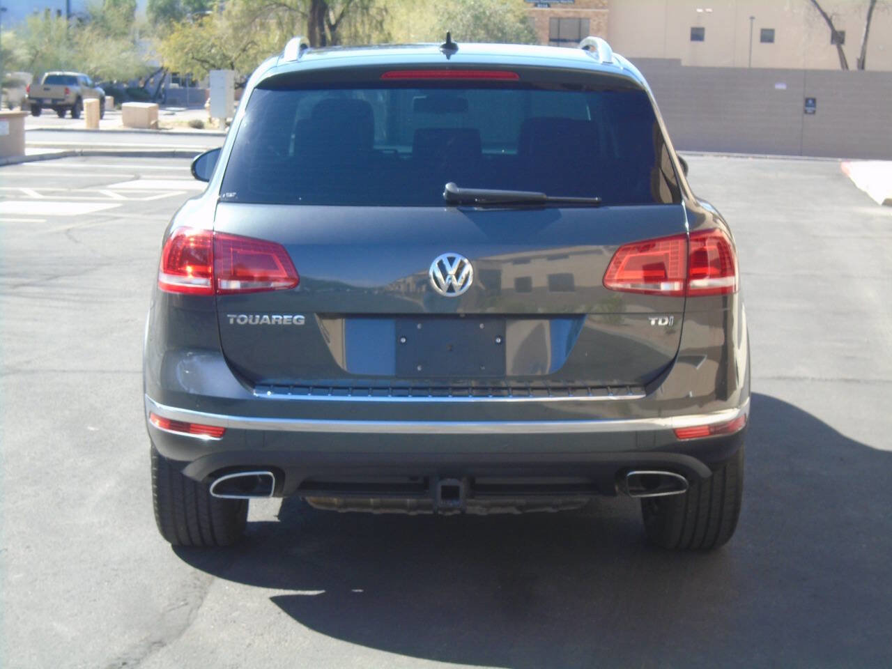 Used 2016 Volkswagen Touareg TDI image 11