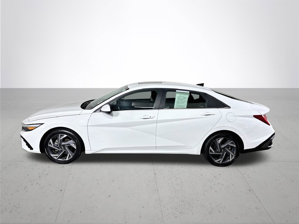 Used 2025 Hyundai Elantra SEL FWD image 9