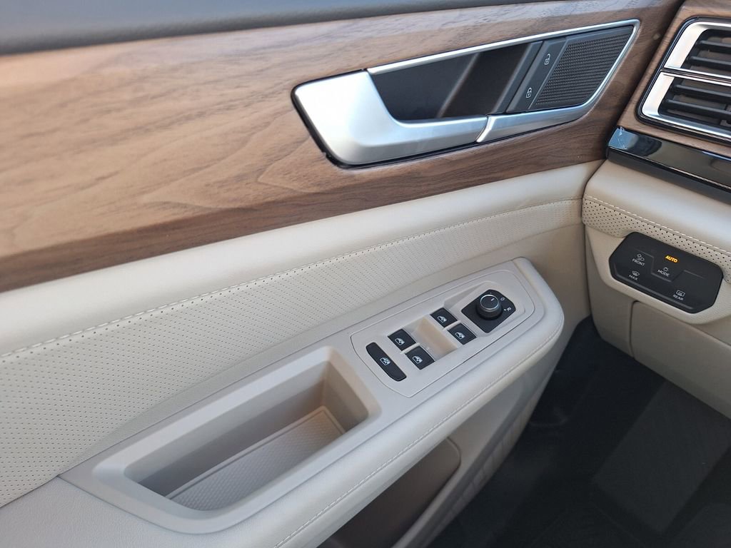 New 2026 Volkswagen Atlas SE image 16