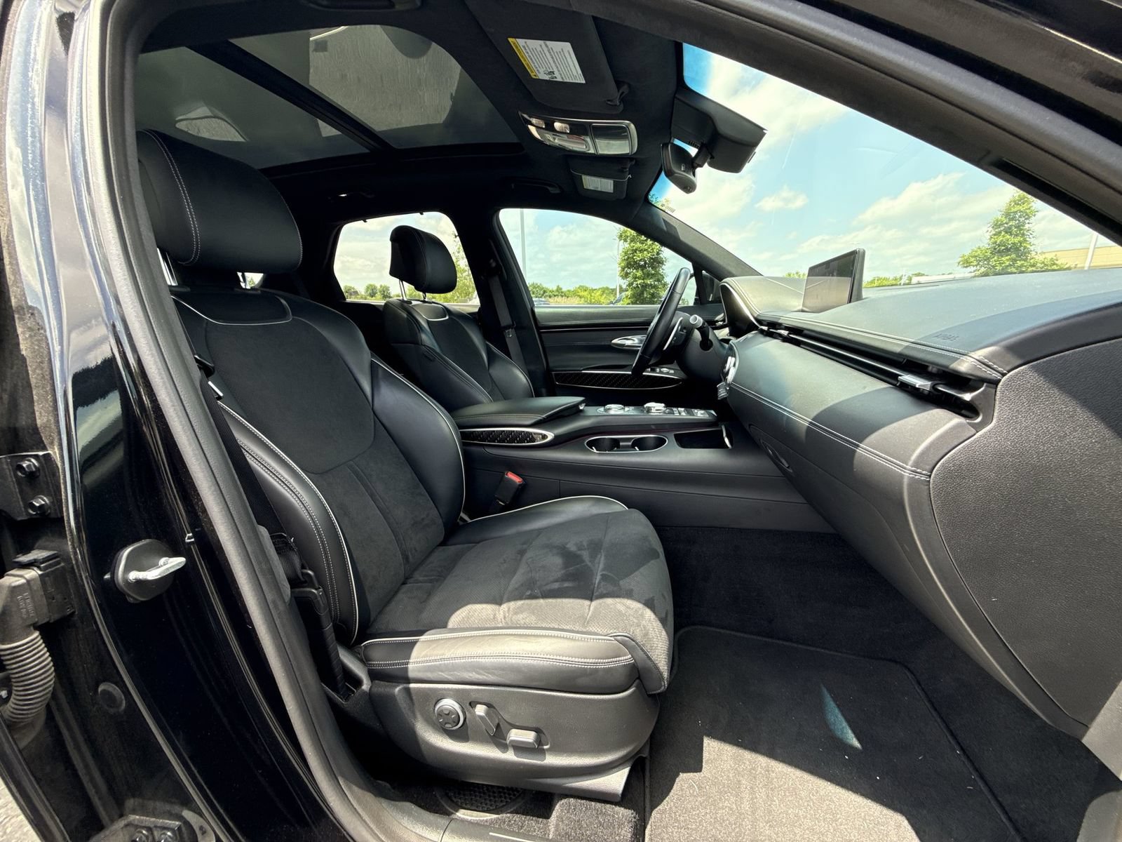 Used 2022 Genesis GV70 3.5T Sport w/ Sport Prestige Package AWD/4WD image 27