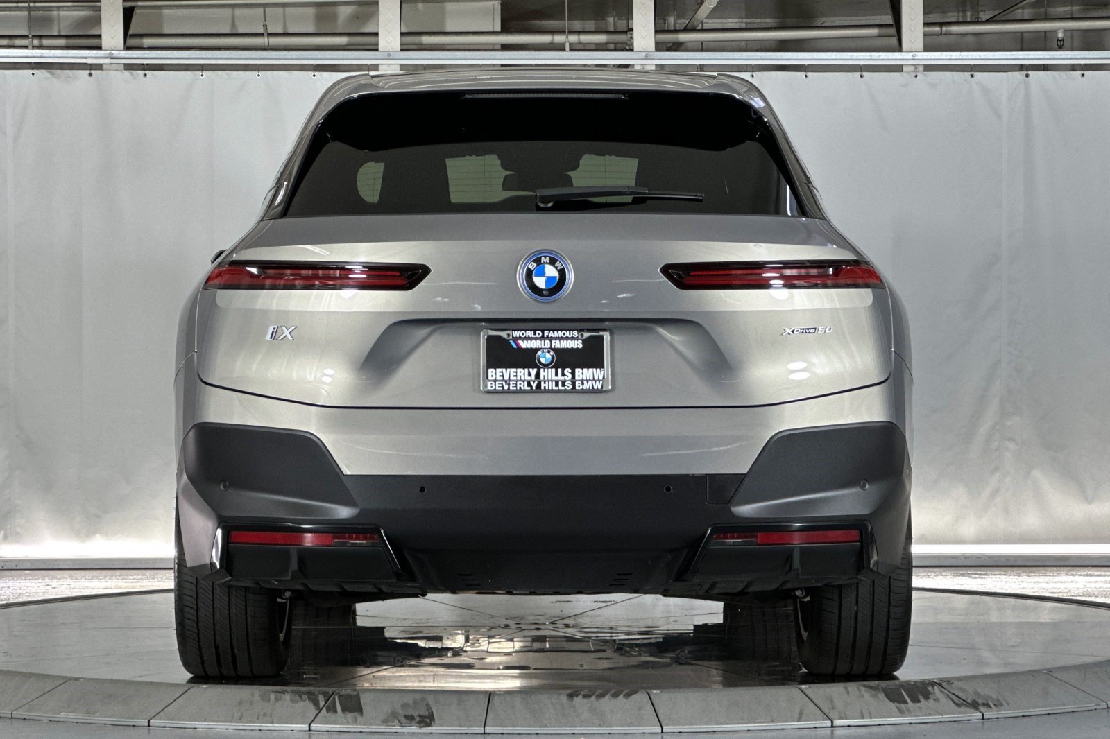 Used 2025 BMW iX xDrive50 w/ Premium Package AWD/4WD image 10