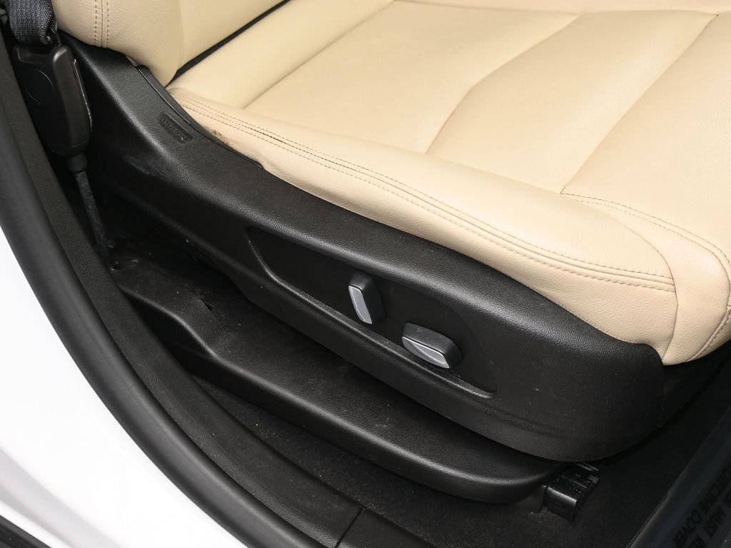 Used 2019 Cadillac XT5 FWD image 45