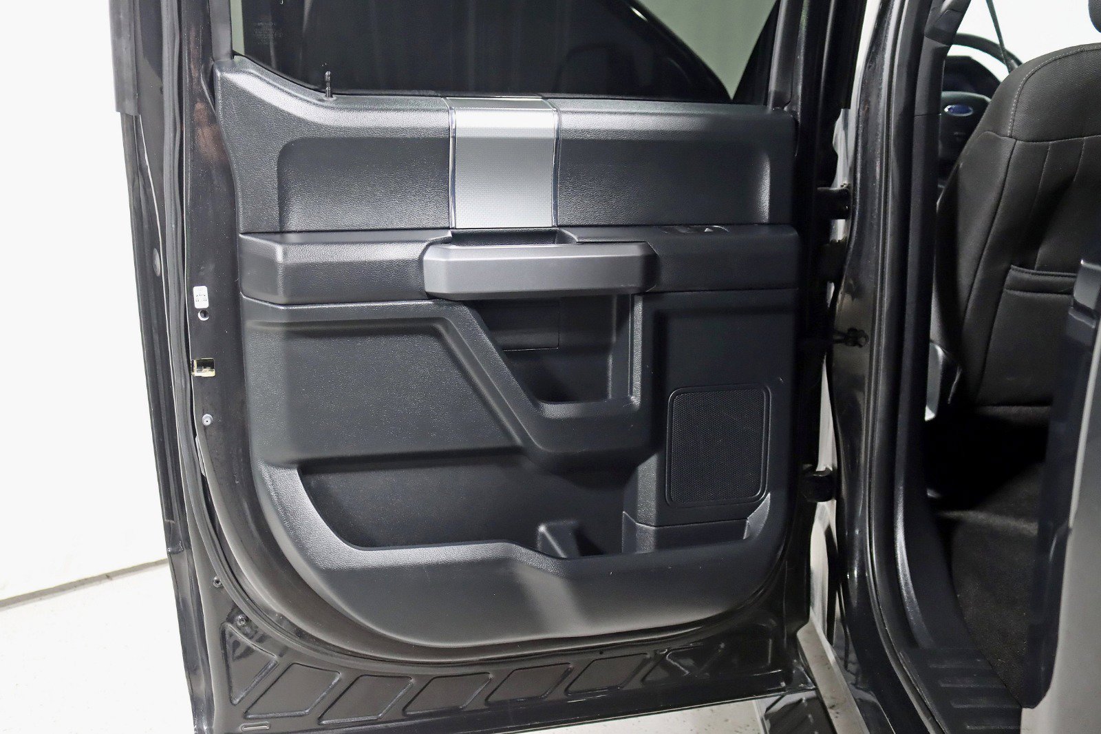 Used 2015 Ford F150 XLT w/ Equipment Group 302A Luxury AWD/4WD image 31