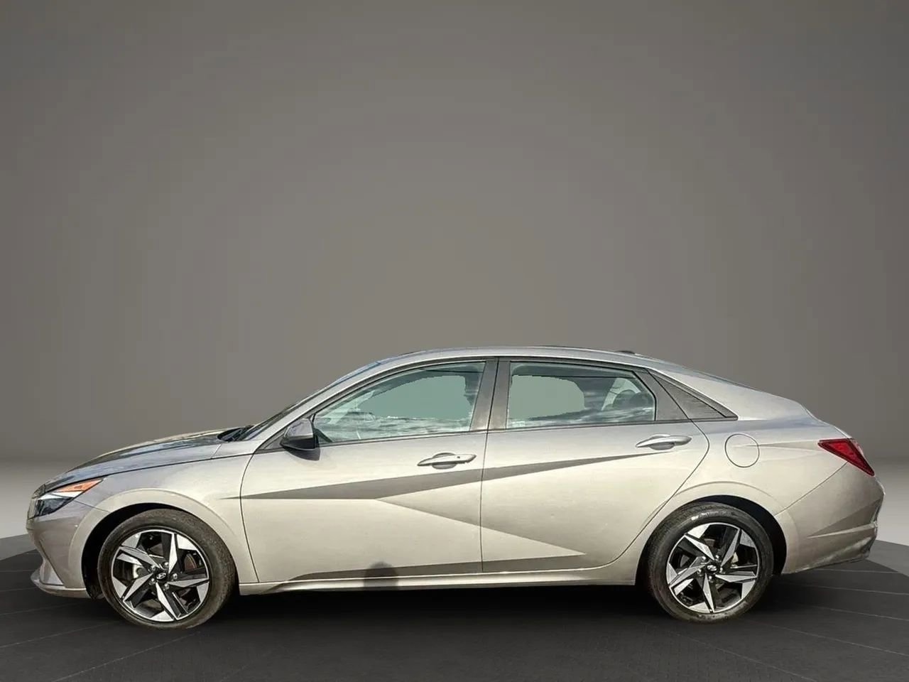 Used 2023 Hyundai Elantra SEL w/ Convenience Package image 8