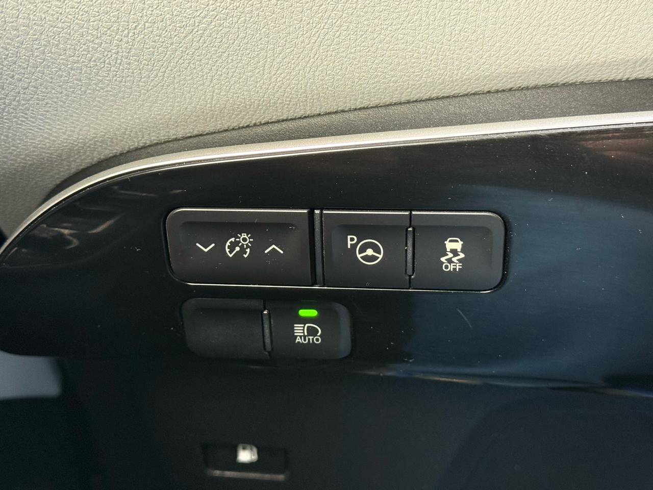 Used 2018 Toyota Prius Two w/ Prius Two Safety Plus Package image 15