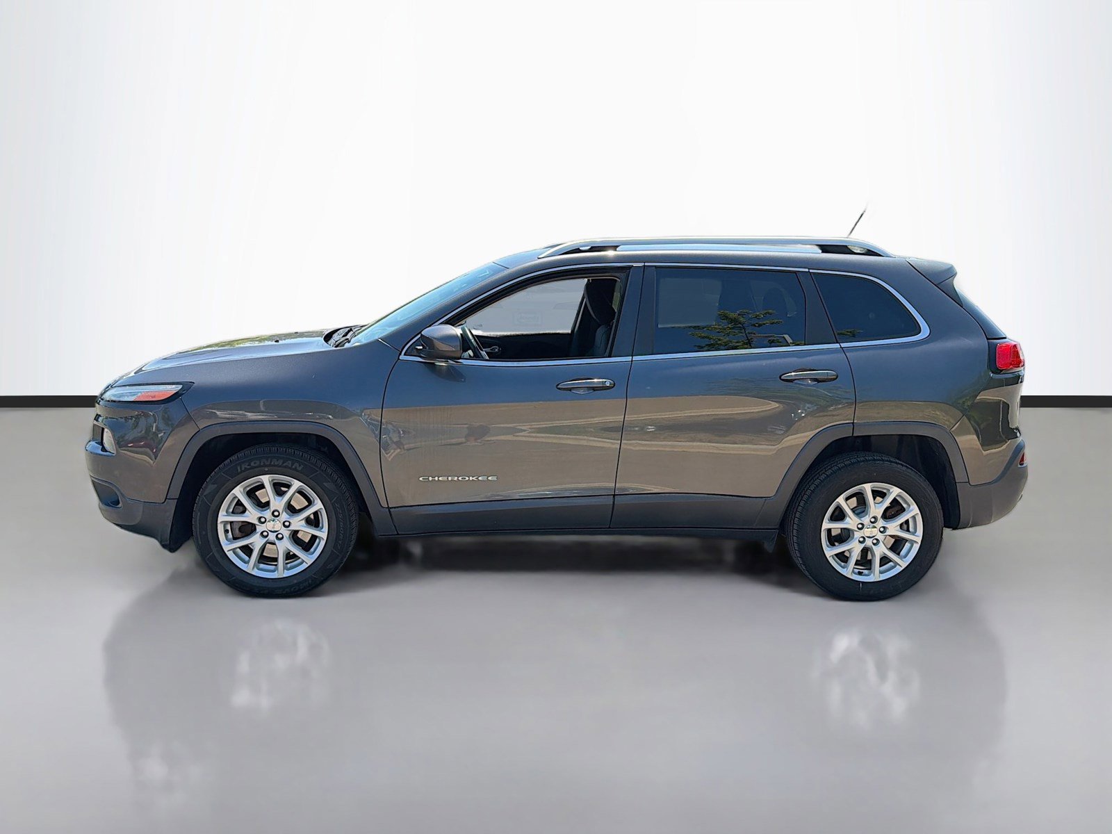 Used 2015 Jeep Cherokee Latitude w/ Trailer Tow Group FWD image 8