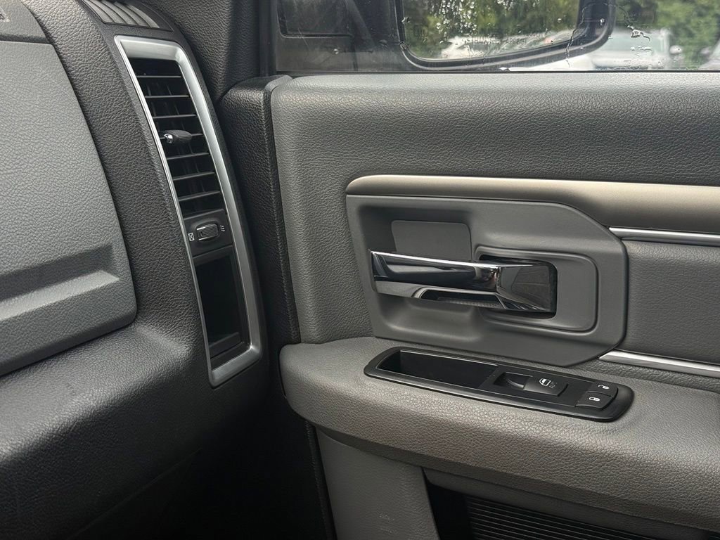 Used 2015 RAM 1500 Big Horn RWD image 29