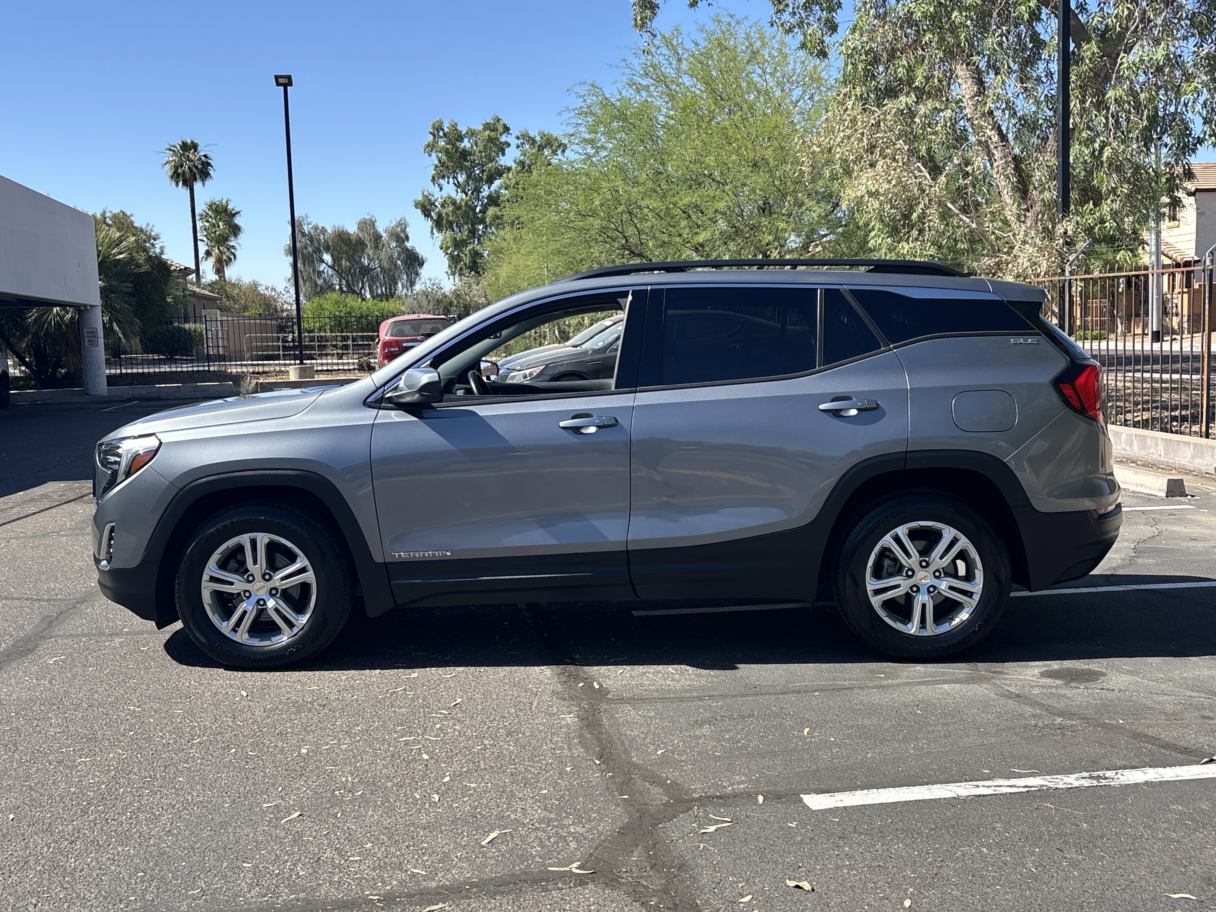 Used 2020 GMC Terrain SLE w/ Driver Convenience Package FWD image 5