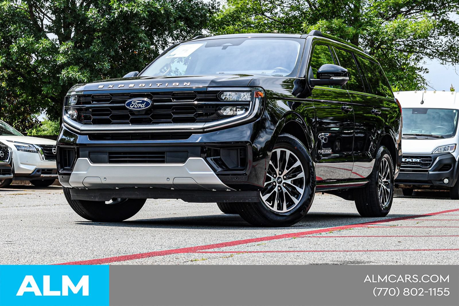 Used 2025 Ford Expedition Platinum AWD/4WD image 2