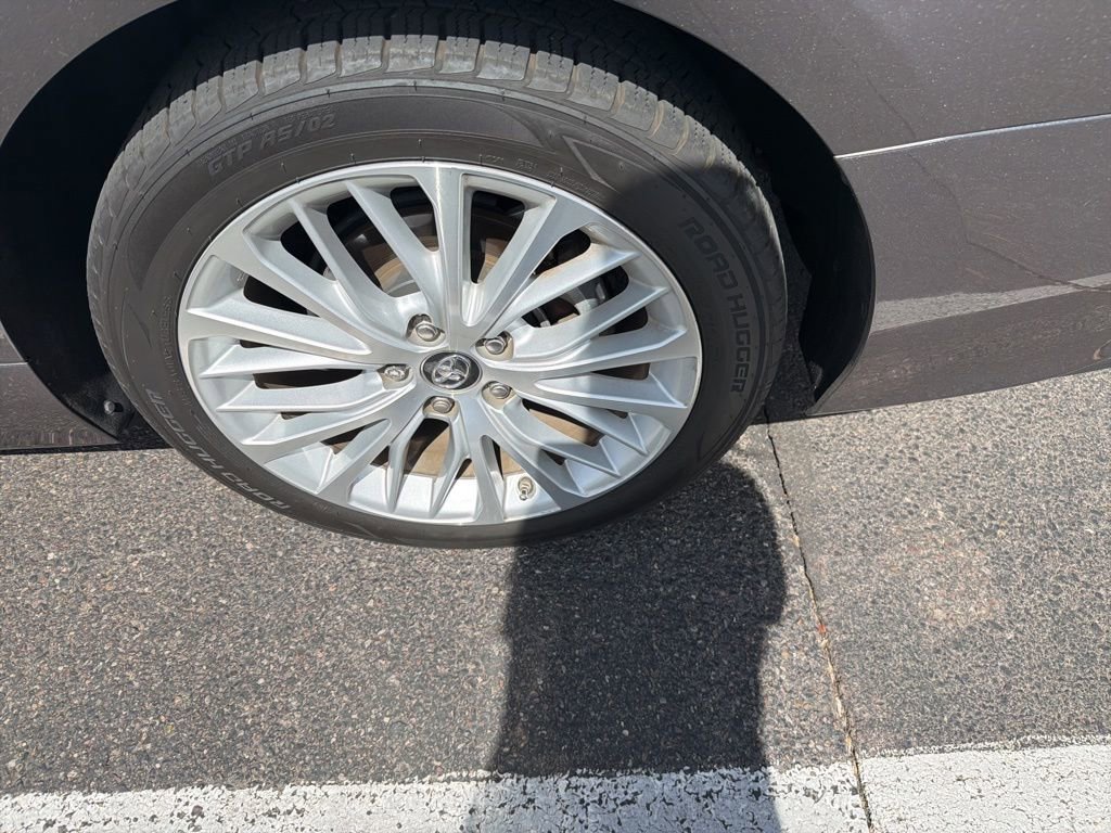 Used 2019 Toyota Camry XLE w/ Driver Assist Package FWD image 10