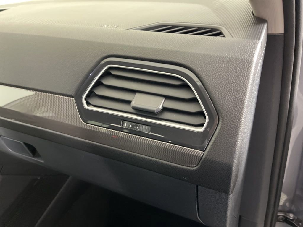 Used 2024 Volkswagen Tiguan SE image 20