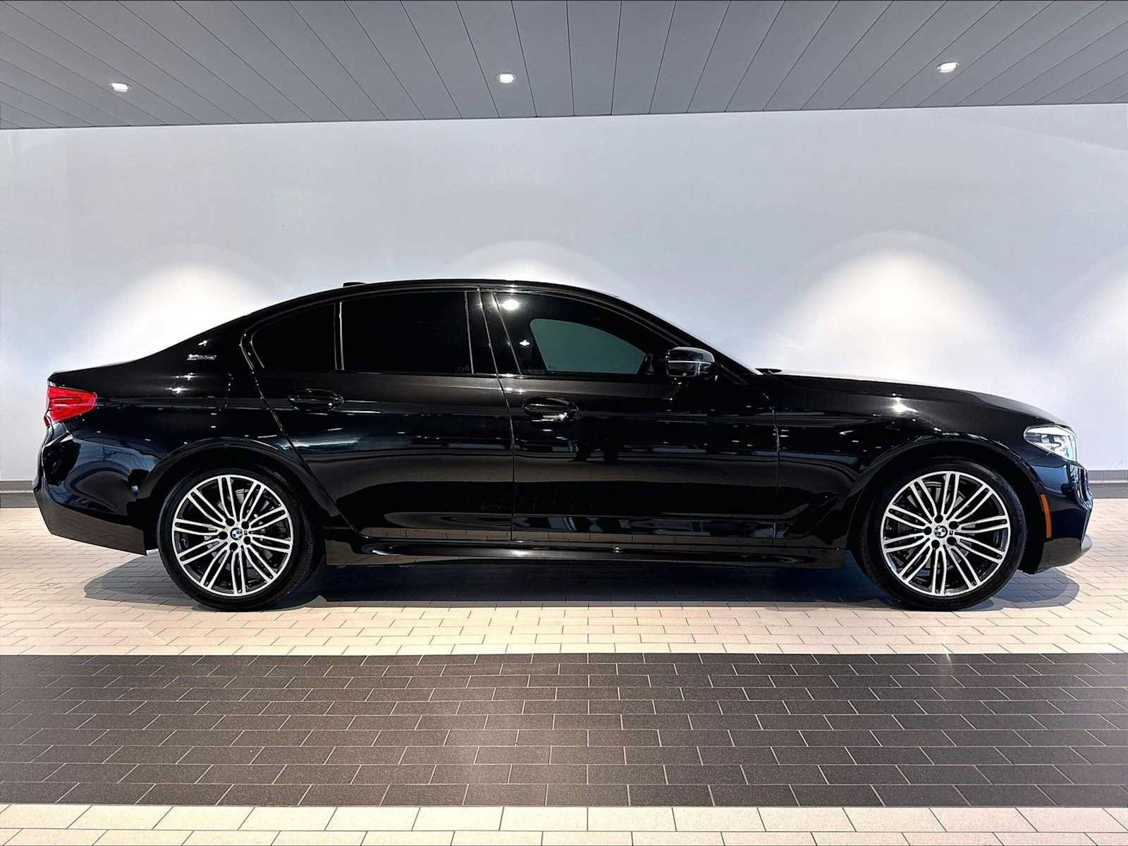 Used 2019 BMW 530e w/ M Sport Package RWD image 11