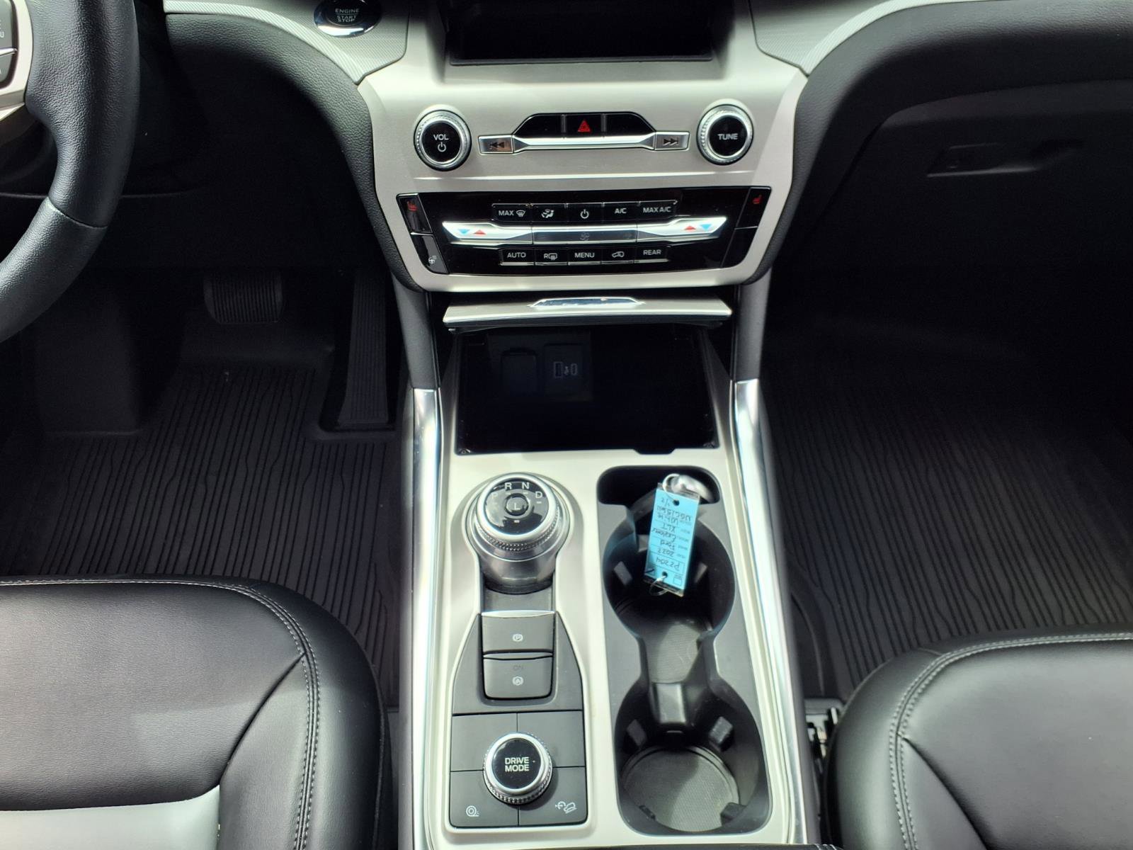 Used 2022 Ford Explorer XLT w/ Equipment Group 202A image 19