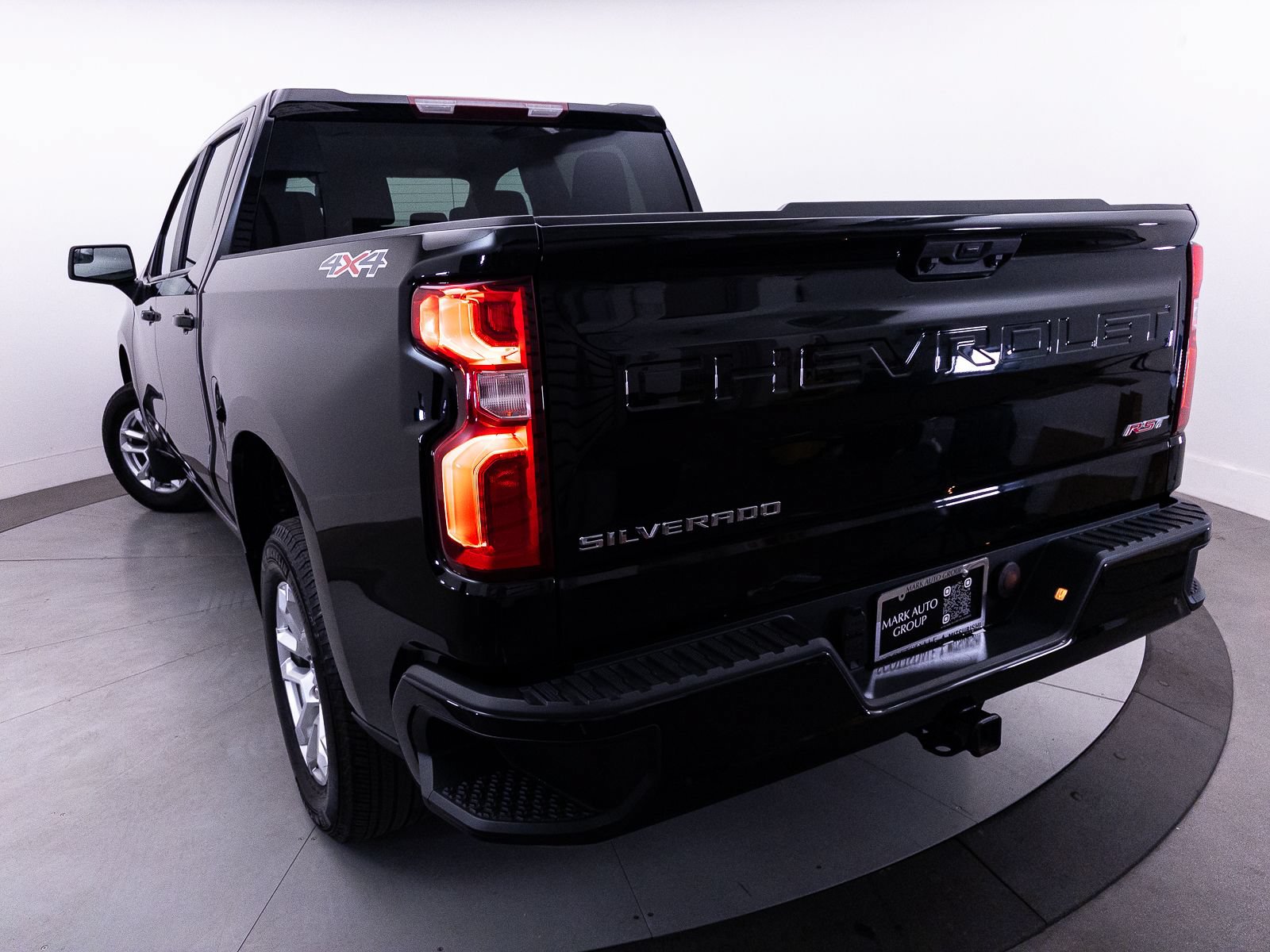 Used 2025 Chevrolet Silverado 1500 RST AWD/4WD image 7