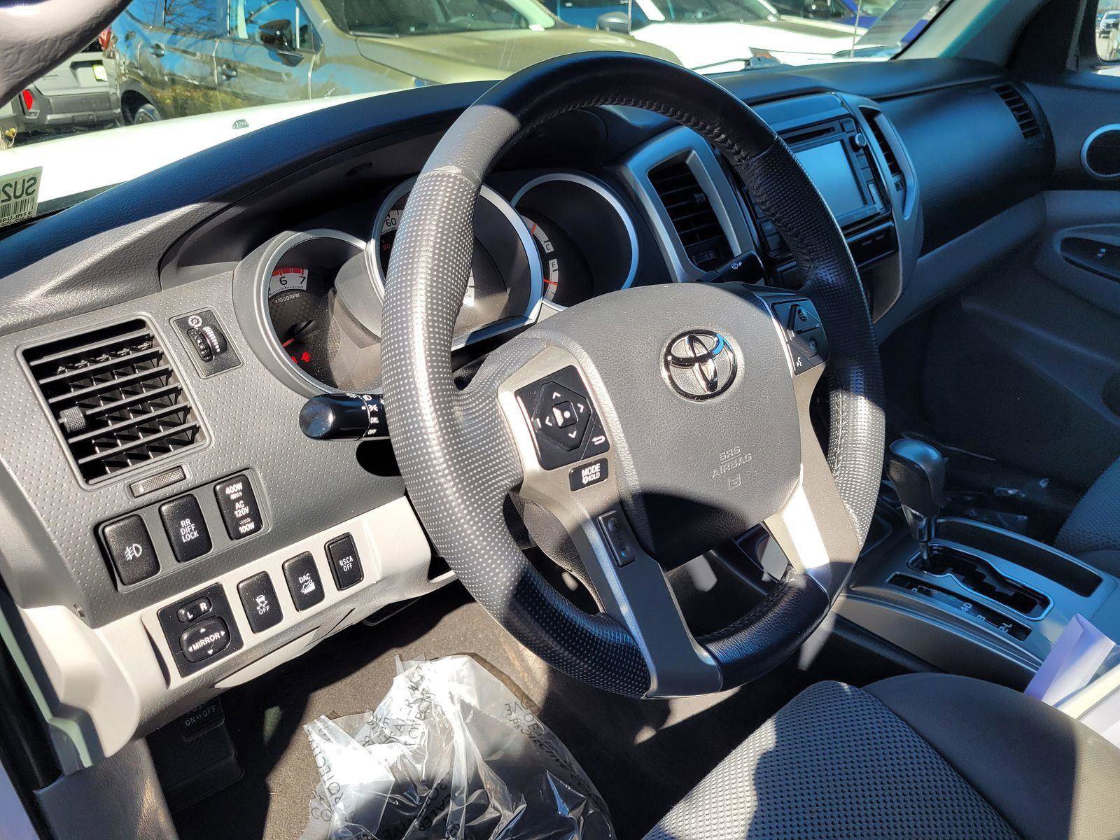 Used 2014 Toyota Tacoma 4x4 Double Cab w/ TRD Off-Road Package image 12