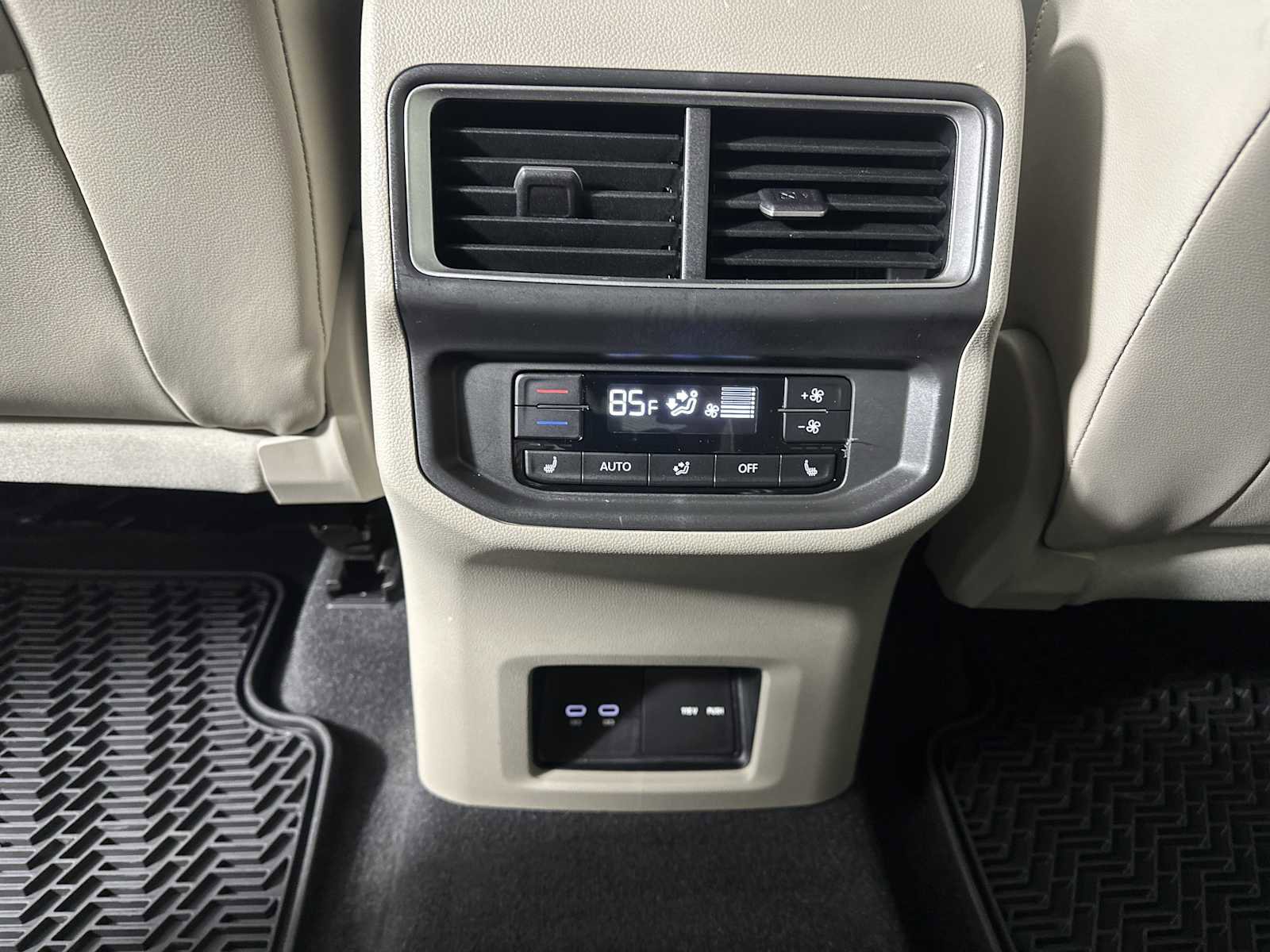 Used 2024 Volkswagen Atlas SEL Premium R-Line image 32