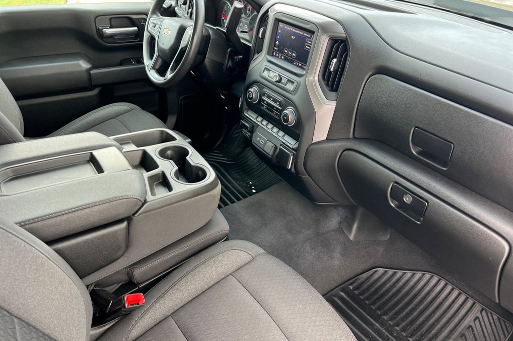 Used 2024 Chevrolet Silverado 2500 Custom w/ Custom Convenience Package image 12