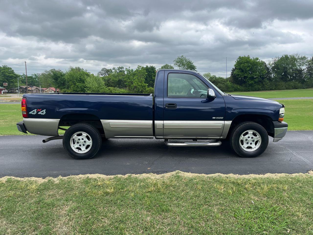Used 2000 Chevrolet Silverado 1500 LS image 1