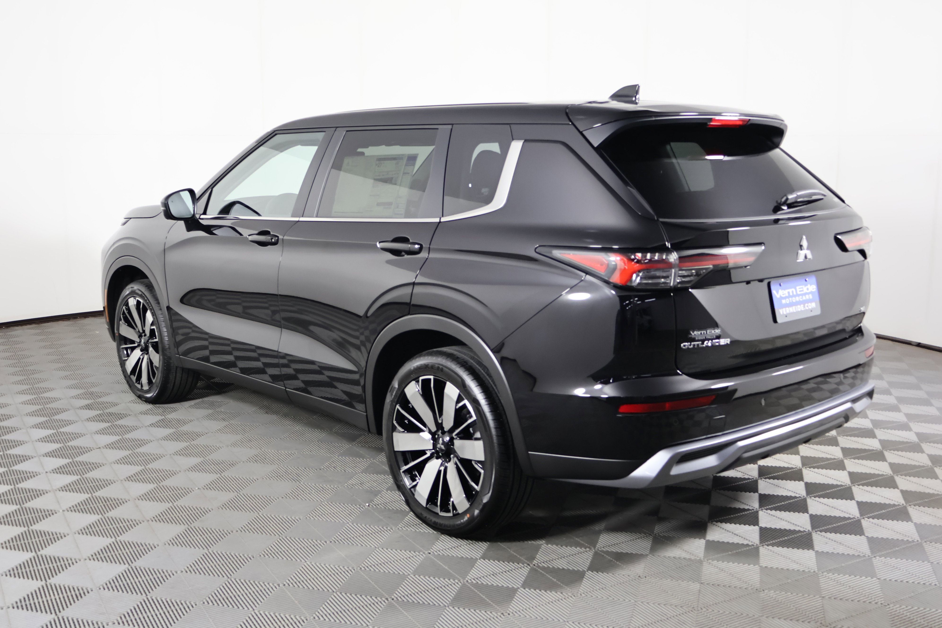 New 2026 Mitsubishi Outlander SE image 8