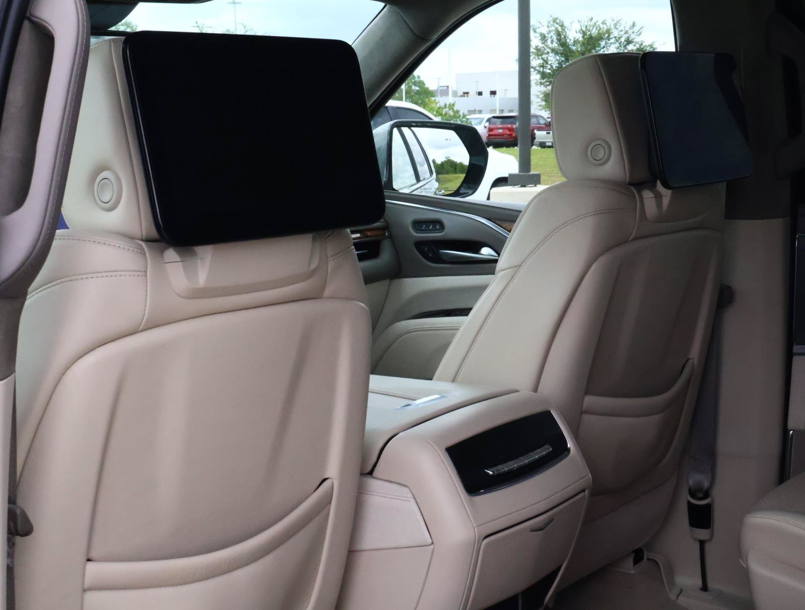 Used 2023 Cadillac Escalade Premium Luxury Platinum w/ LPO, Radiant Package AWD/4WD image 14