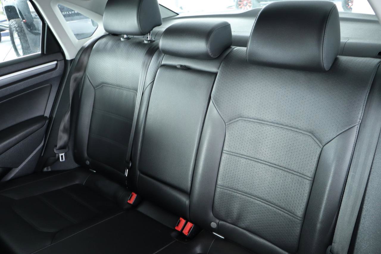 Used 2017 Volkswagen Passat 1.8T R-Line image 32