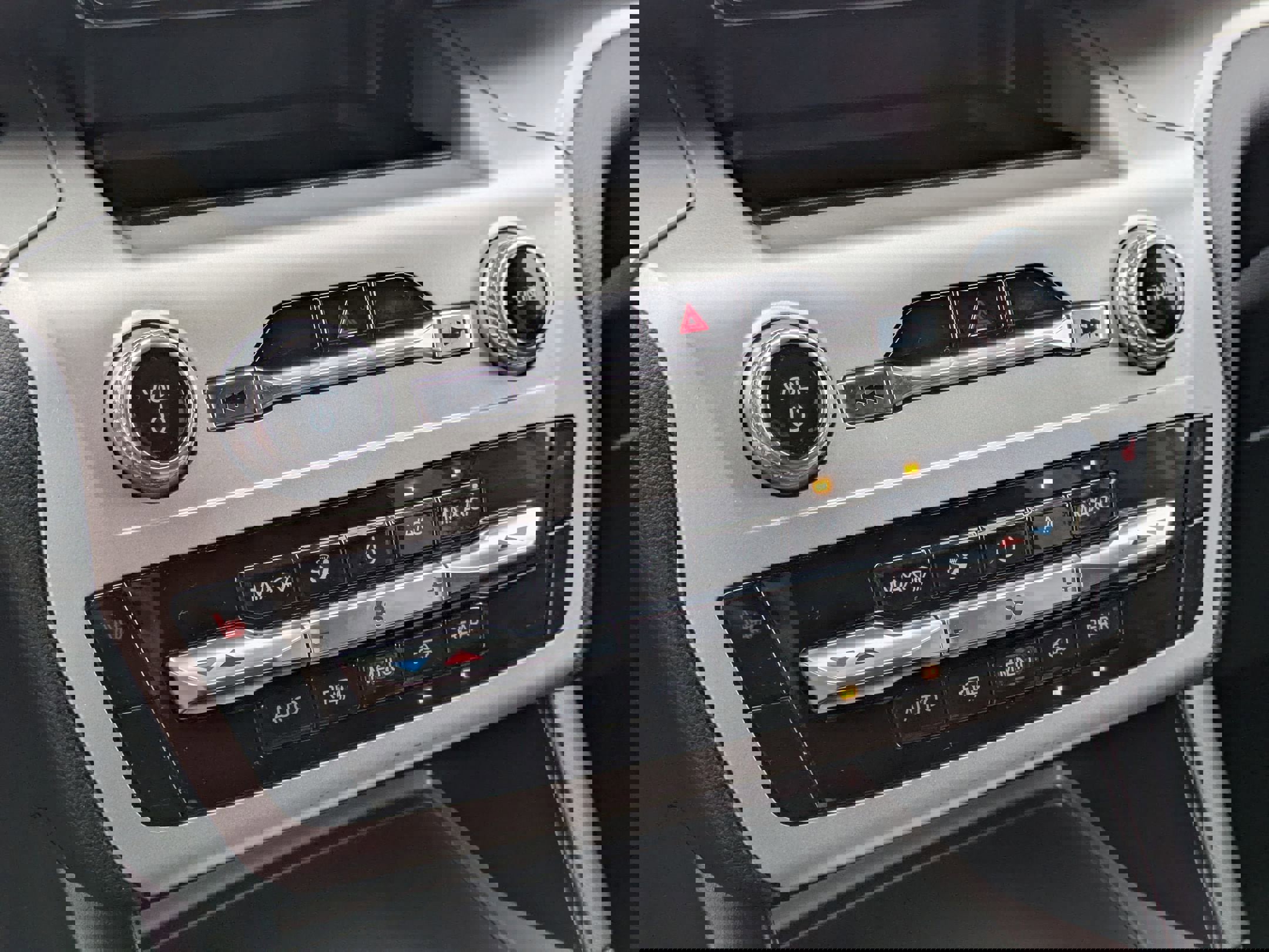 Used 2022 Ford Explorer XLT image 21