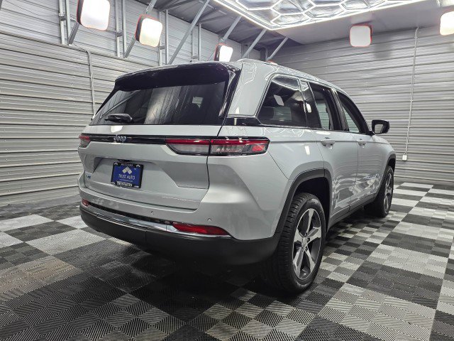 Used 2022 Jeep Grand Cherokee Limited 4xe w/ Luxury Tech Group II AWD/4WD image 5