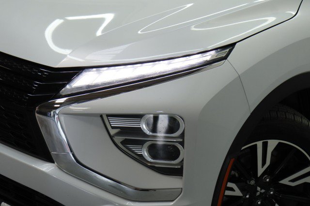 Used 2023 Mitsubishi Eclipse Cross SEL AWD/4WD image 2