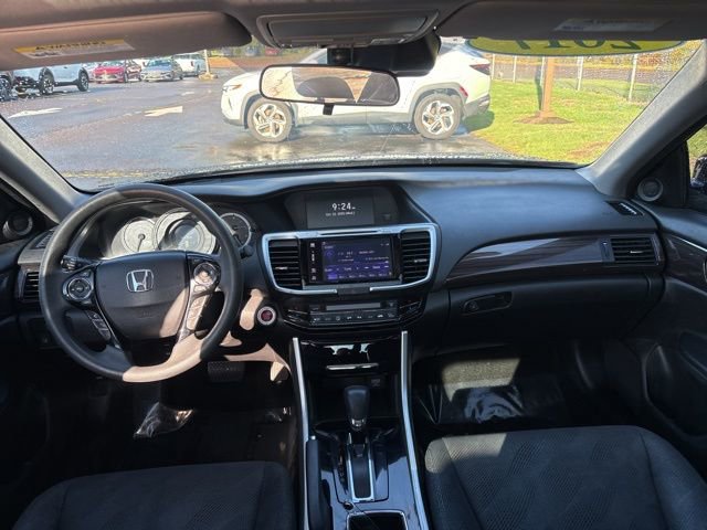 Used 2017 Honda Accord EX image 12