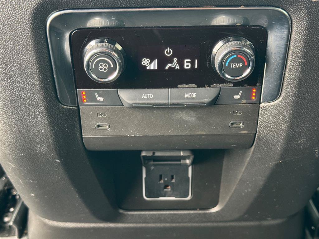 Used 2025 Chevrolet Suburban High Country AWD/4WD image 14