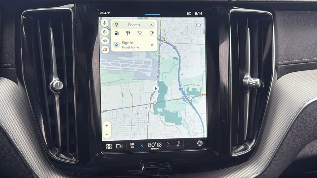 Certified 2024 Volvo XC60 B5 Ultimate w/ Climate Package image 17