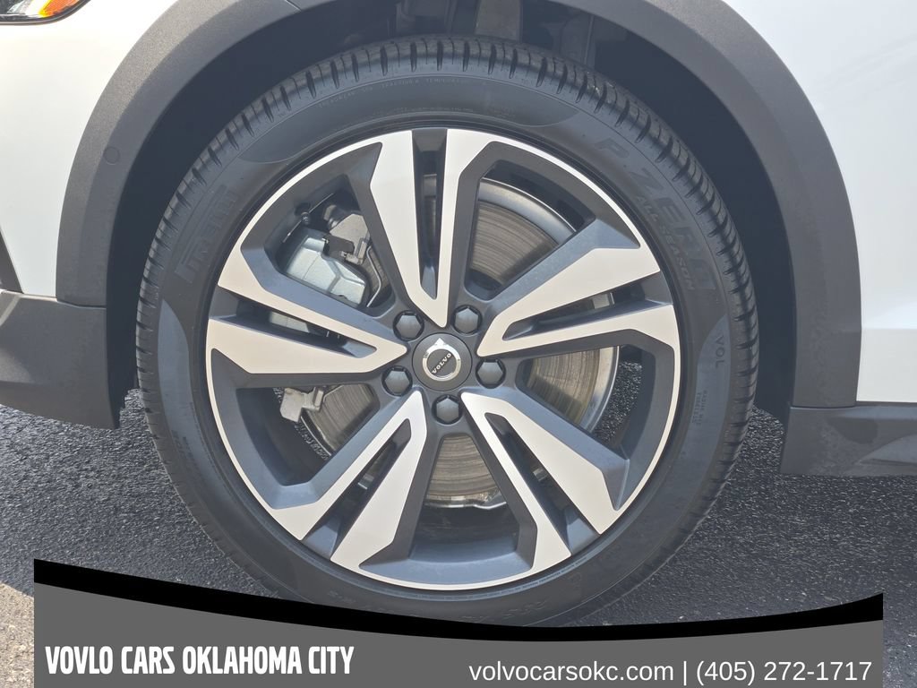 Certified 2026 Volvo V60 B5 Cross Country Plus w/ Climate Package AWD/4WD image 14