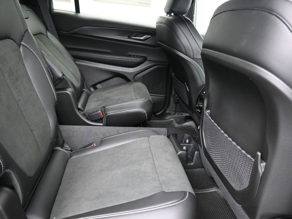 New 2025 Jeep Grand Cherokee L Altitude image 17