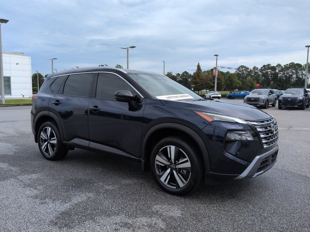 Used 2025 Nissan Rogue SL FWD image 3