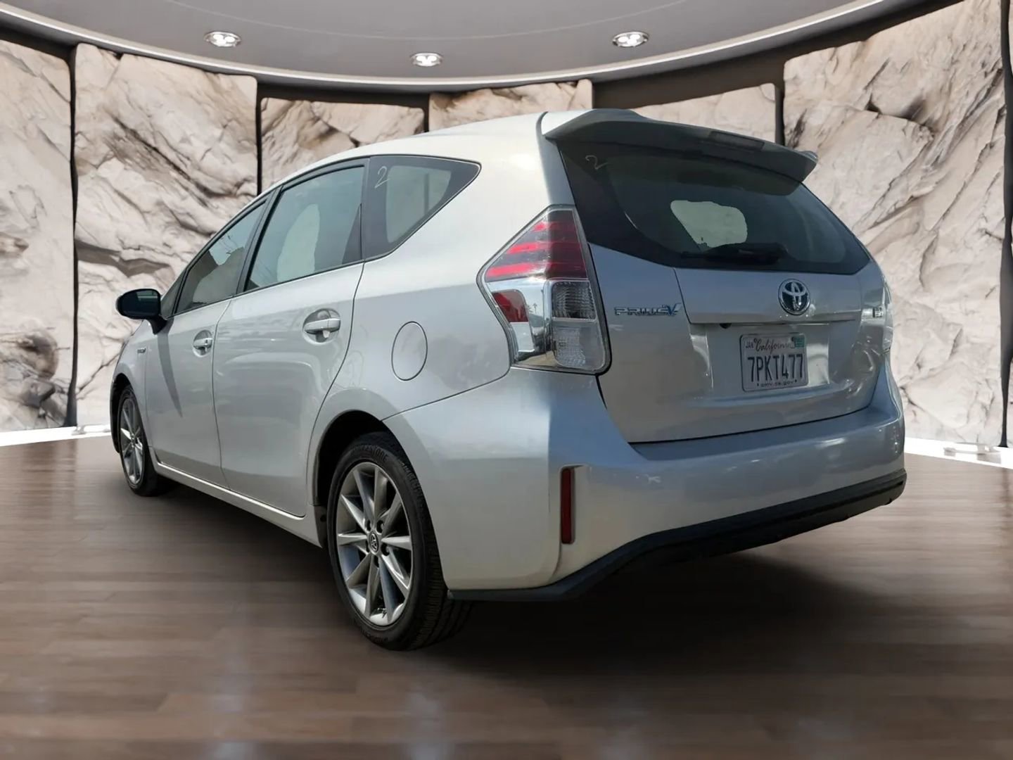 Used 2016 Toyota Prius V Five FWD image 8