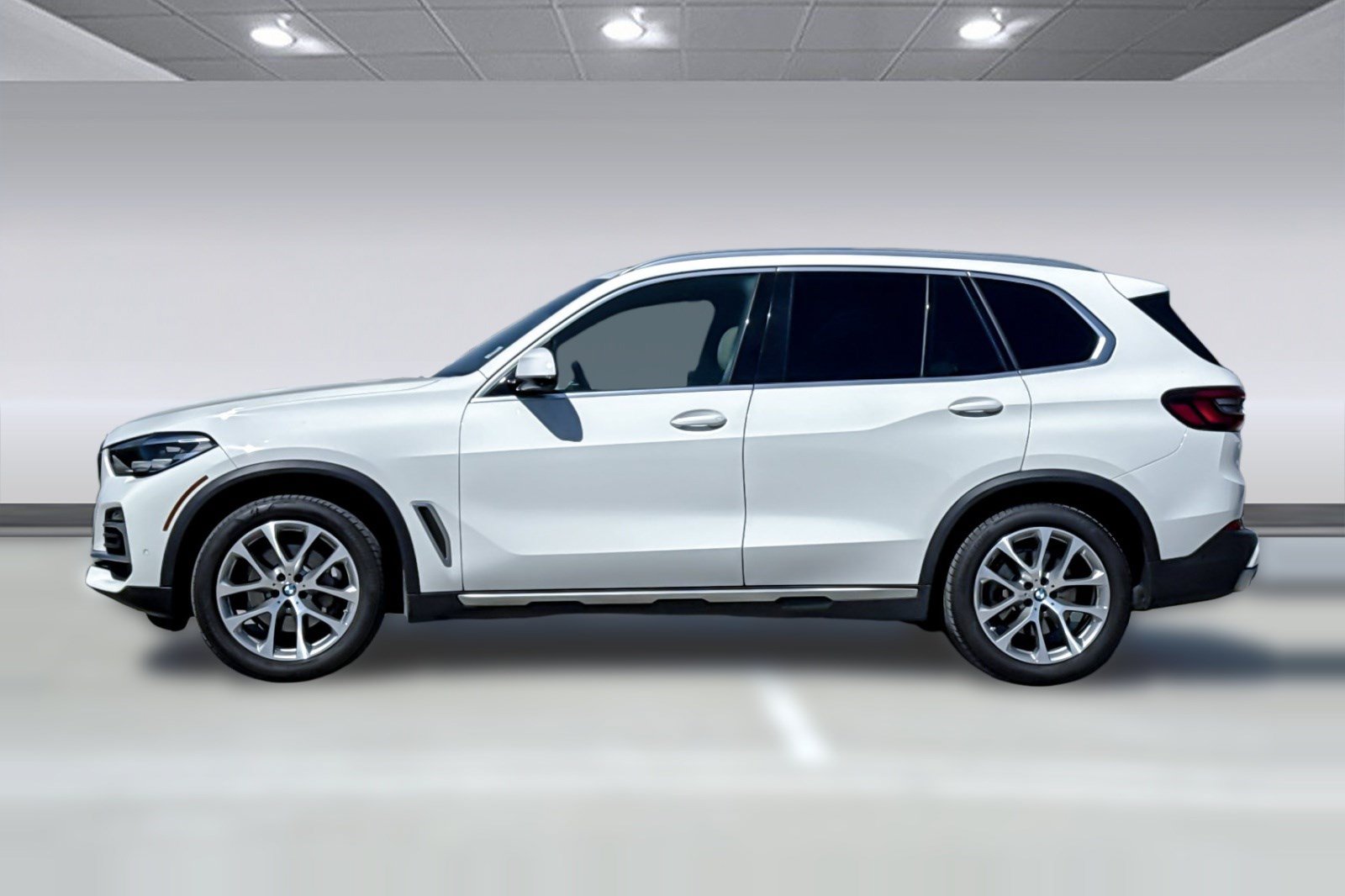 Used 2021 BMW X5 xDrive40i w/ Premium Package 3 AWD/4WD image 2