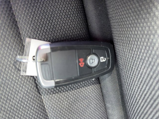 Used 2021 Ford Edge SE image 25