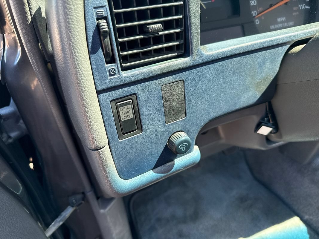Used 1989 Toyota Pickup Deluxe AWD/4WD image 13