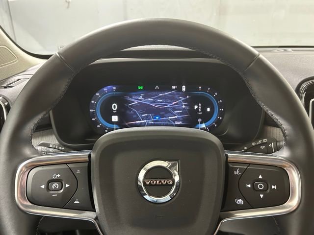 Used 2025 Volvo XC40 B5 Core image 14