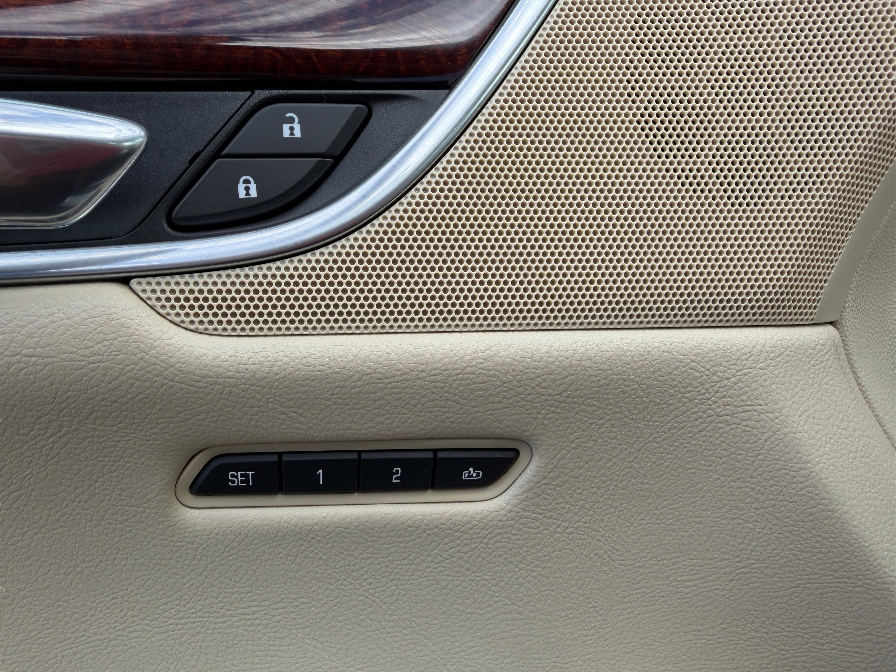 Used 2017 Cadillac XT5 Luxury w/ Driver Awareness Package image 27